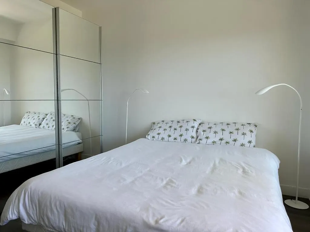 Апартаменты Bel Appartement Avec Vue Mer Вильнёв-Лубе