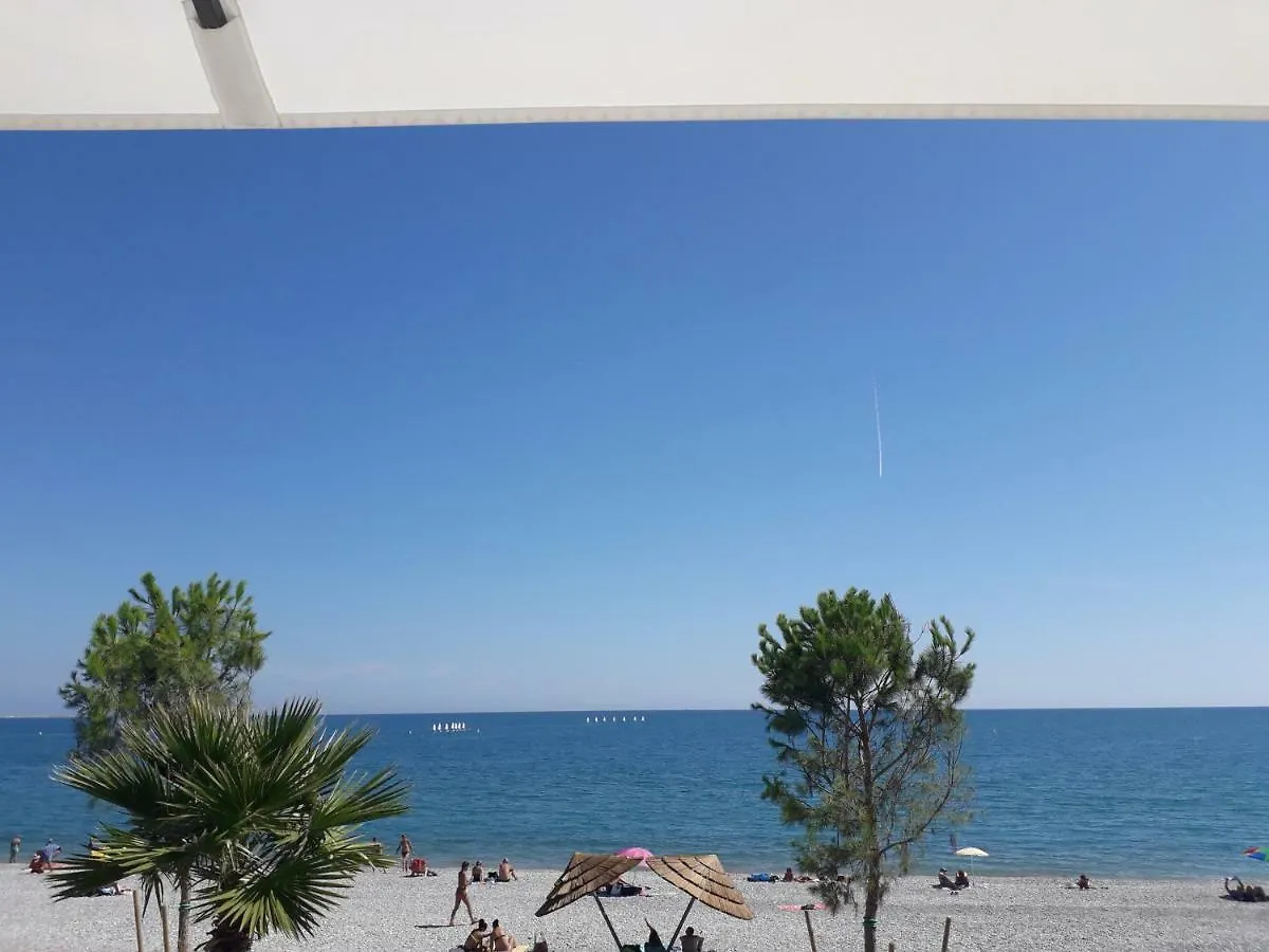Bel Appartement Avec Vue Mer Вильнёв-Лубе